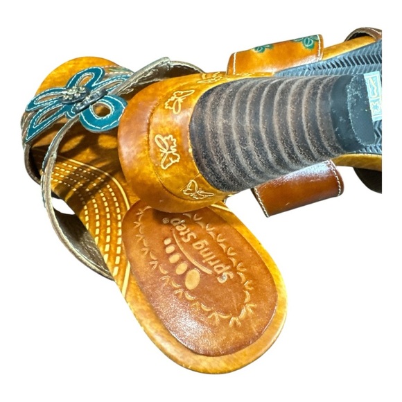 Women's Floral Embellished Sandals - Picture 4 of 6